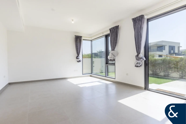 Large Plot | Vacant | 4 Beds | Green Belt